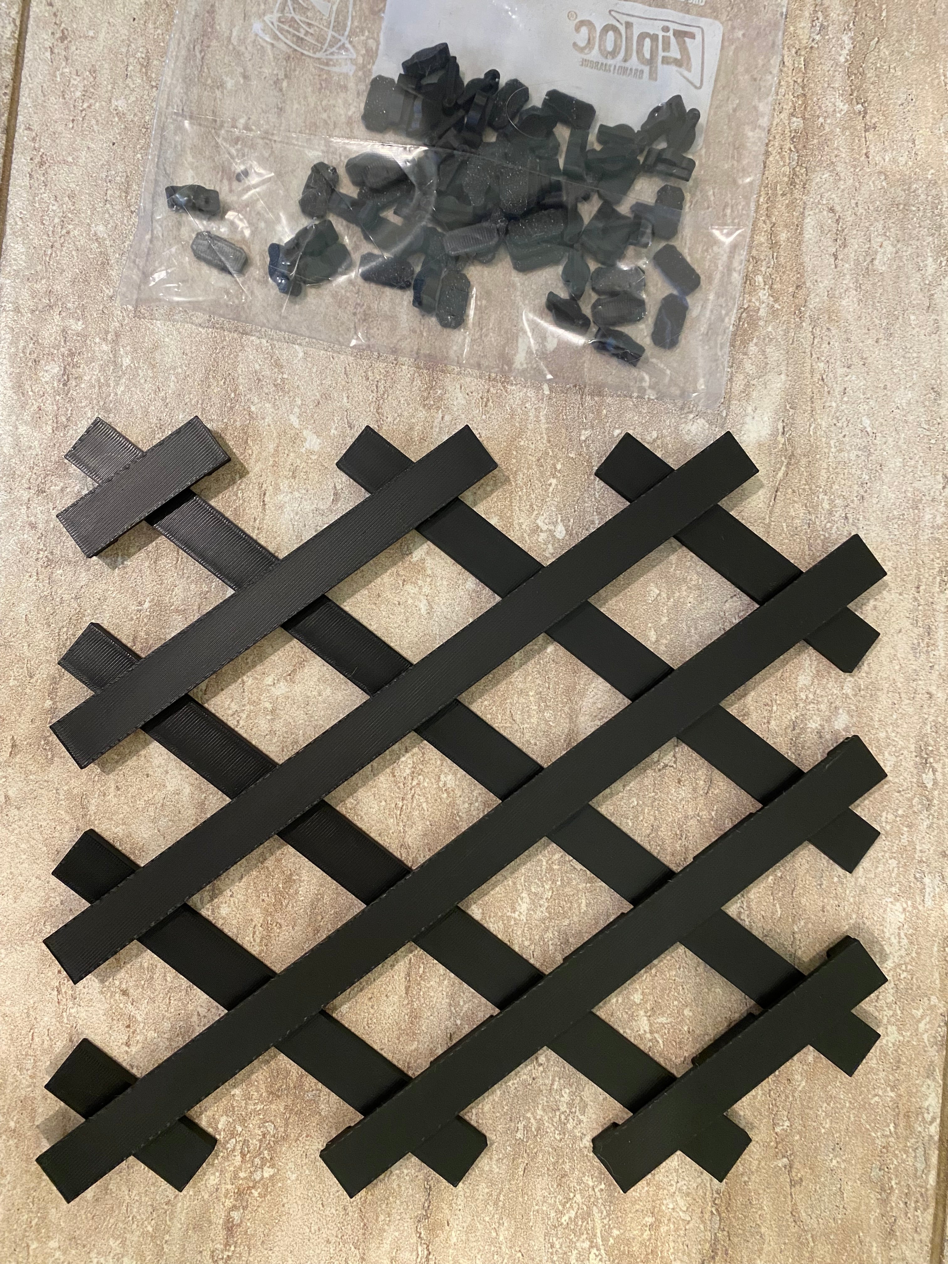 a trellis piece with connectors. manufactured in basic black material by chuganations 3d lab.