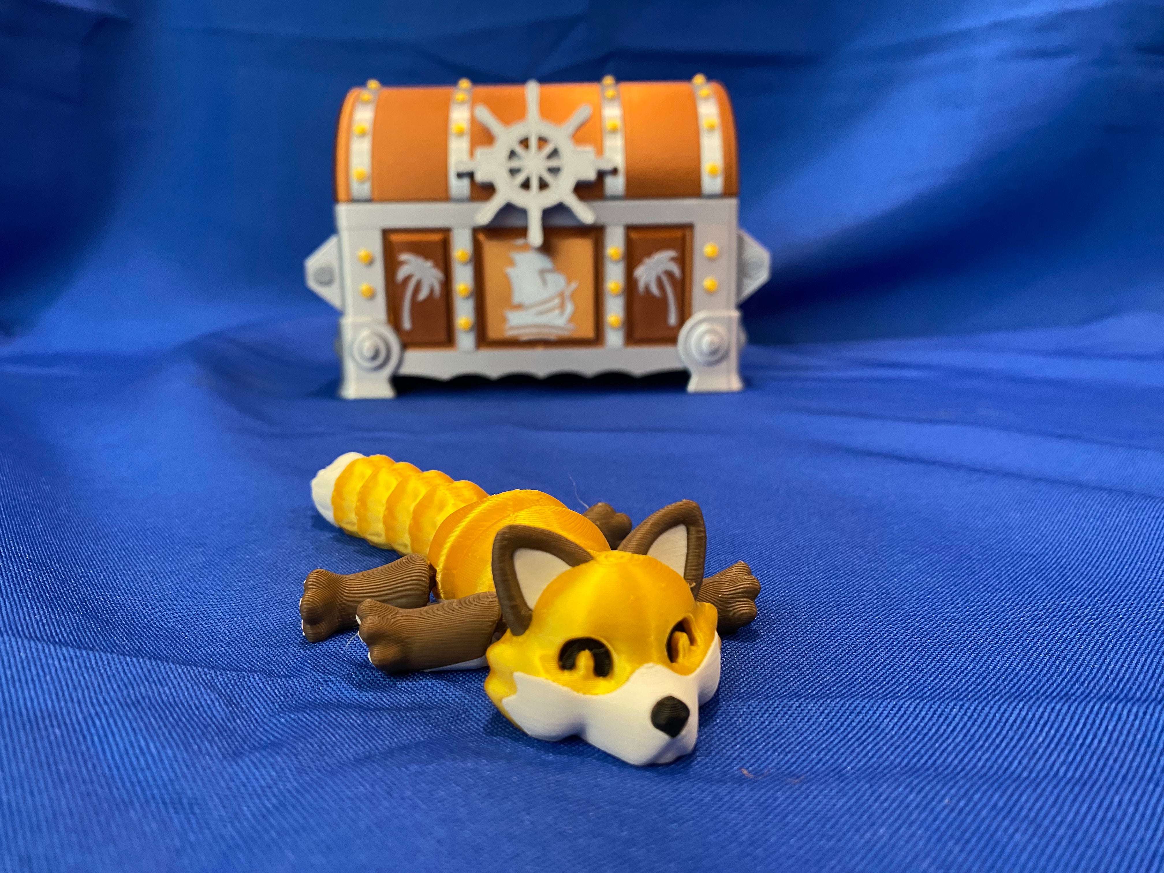 A golden articulated fox fidget manufactured by Chuganation’s 3d lab and designed by stlflix
