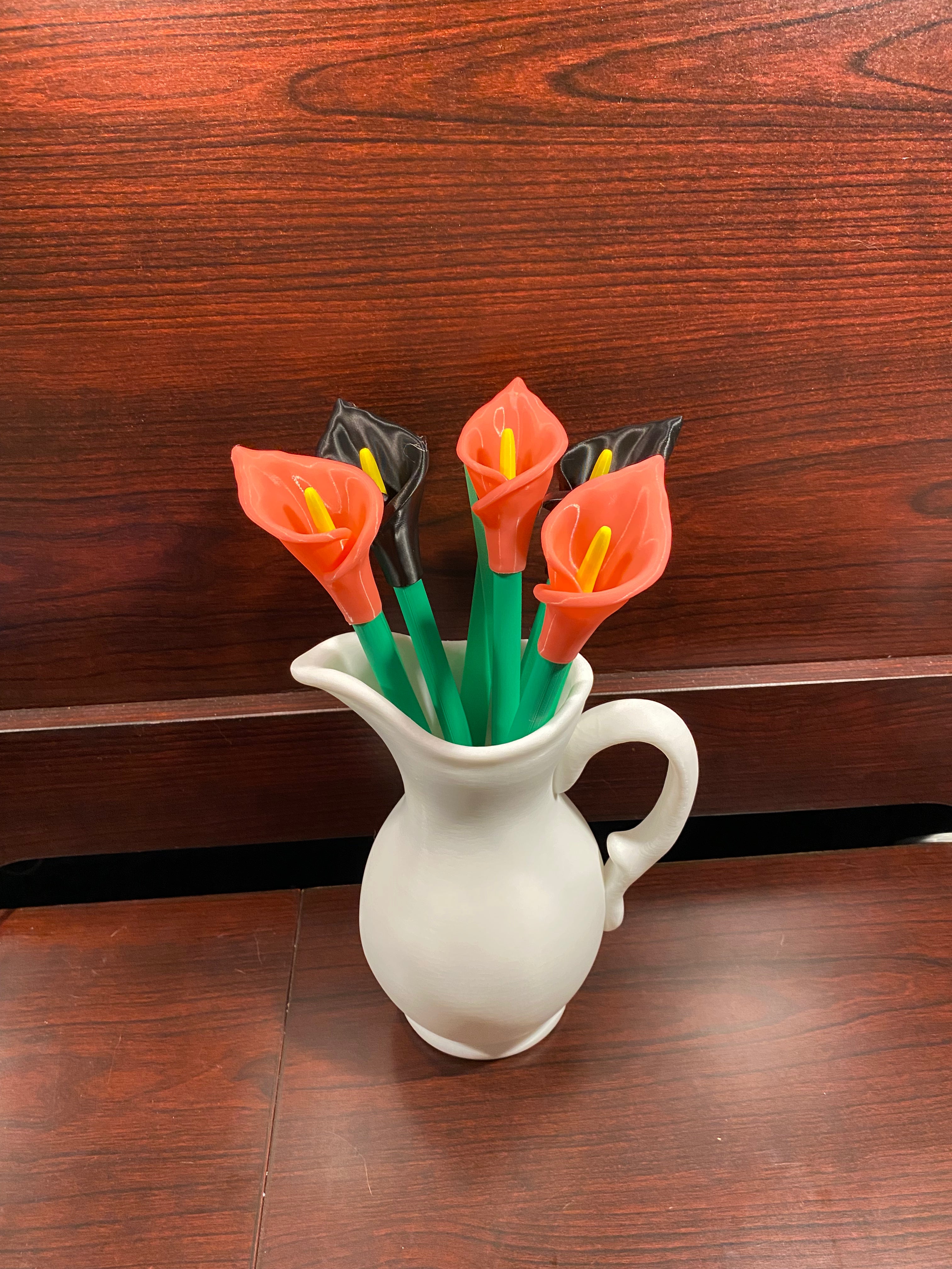 A cala lilly plant pen set inspired by the cala lilly plant. With pink and black flowers. Manufcatured by chuganations 3D Lab in abbeville alabama, located in the united states of america.